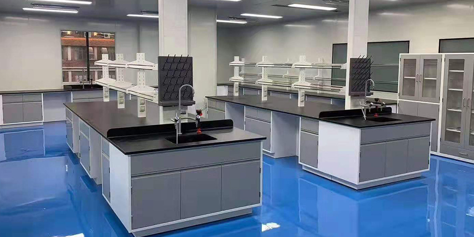 實驗室中，我們應該如何正確擺放實驗家具？